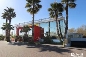 Negozio Misano Adriatico [MC002VCG]