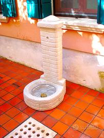 Fontana in pietra.Nuova.Omaggio griglia+piletta