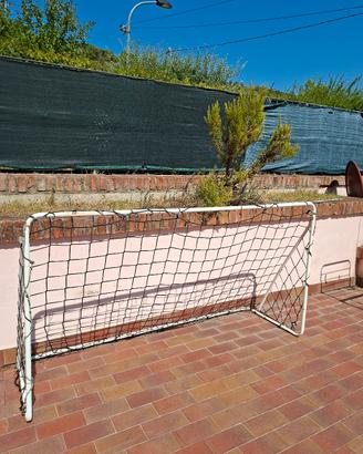 Porta da calcio media (190 cm per 110 cm)