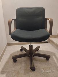 Titolo: Poltrona ufficio vintage anni ’70 in legno