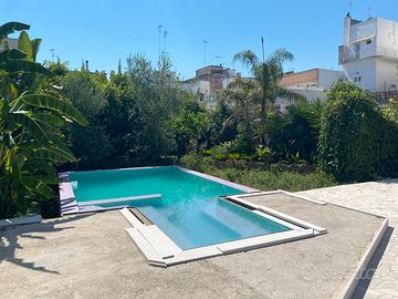 Lecce, indipendente mq 203 , giardino,piscina