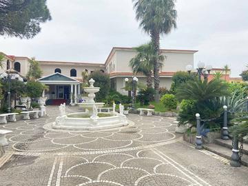 Immobile di 2650 m² con più di 5 locali a Giuglian