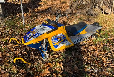 Motoslitta ski-doo summit xrs