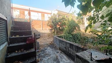 Singola+Giardino+Garage Acireale Guardia