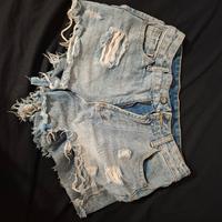 Shorts strappati 