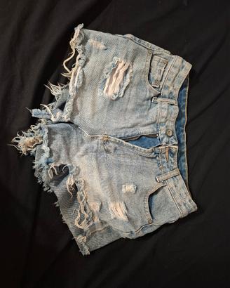 Shorts strappati 