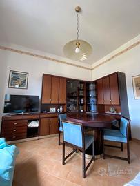 Mobile salotto in legno + tavolo + sedie