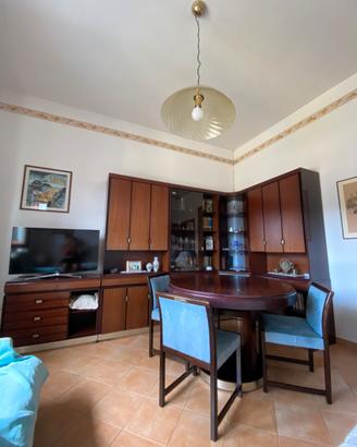 Mobile salotto in legno + tavolo + sedie