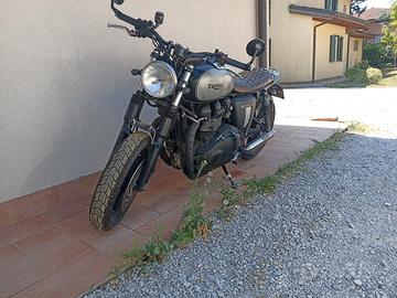 Triumph bonneville 900  6900 euro