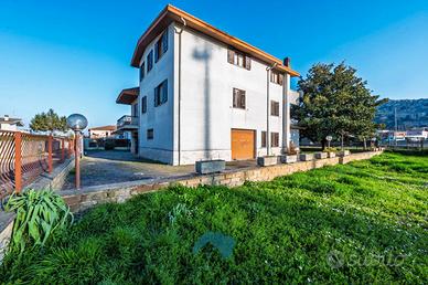 Artena: appartamento ampia metratura con giardino,