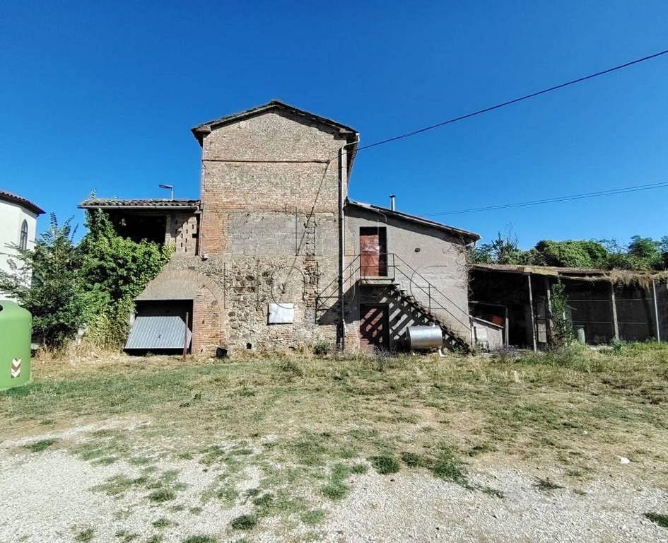 Rustico / Casale di 90 m² con 4 locali e box auto - Vista 3
