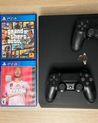 PS4 Pro Slim 1TB + 2 controller + 4 giochi