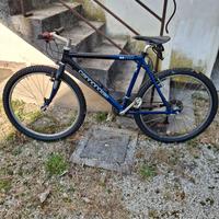 Mountain Bike Cannondale M2000