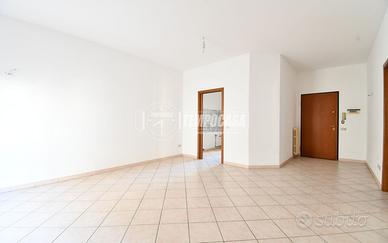 TRILOCALE RISTRUTTURATO CON SOFFITTA !!