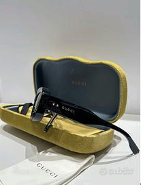 Occhiali da sole quadrati alla moda neri