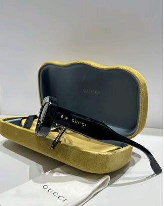 Occhiali da sole quadrati alla moda neri