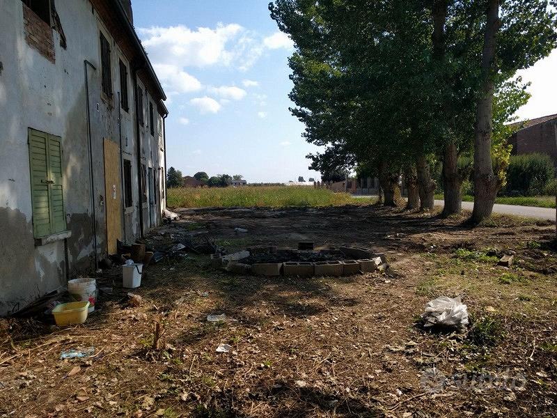 Ronco all'Adige centro: rustico con 1550 mq di ter - Altro