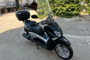Yamaha xcity 250 pronto all’uso e accessoriato