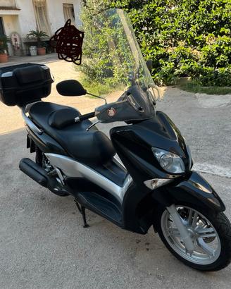 Yamaha xcity 250 pronto all’uso e accessoriato