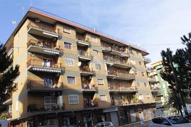 3 LOCALI A NAPOLI