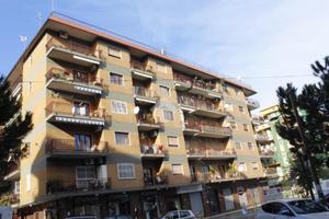 3 LOCALI A NAPOLI