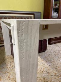 Tavolo in legno per interno