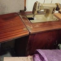 Macchina da cucire antica