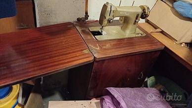 Macchina da cucire antica