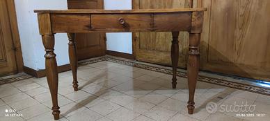 Tavolo fisso rettangolare con cassetto