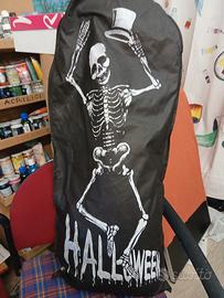 vestito da fantasma con custodia porta abiti 