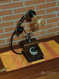 Lampada su telefono in legno retrò