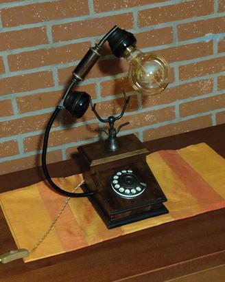 Lampada su telefono in legno retrò