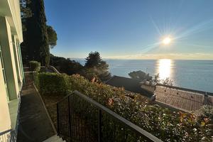 Villa costiera con depandance