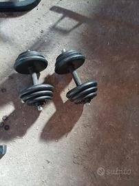 panca fitness con bilanciere e manubri