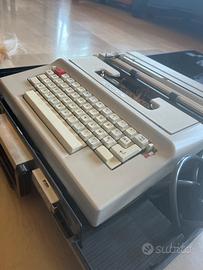 Macchina da scrivere undereood 670