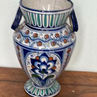 vaso biansato in maiolica di Faenza