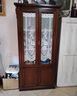 vetrina in noce 