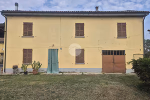 CASA SEMINDIPENDENTE A ARENA PO