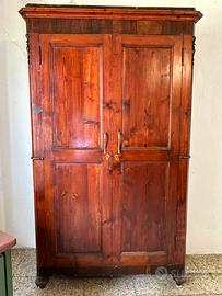 Armadio in legno antico