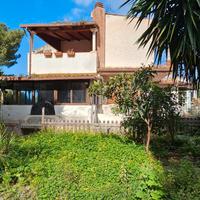 Porzione di villa bifamiliare con vista mare