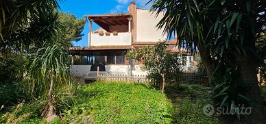 Porzione di villa bifamiliare con vista mare