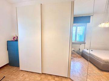 Camera da letto completa ad angolo