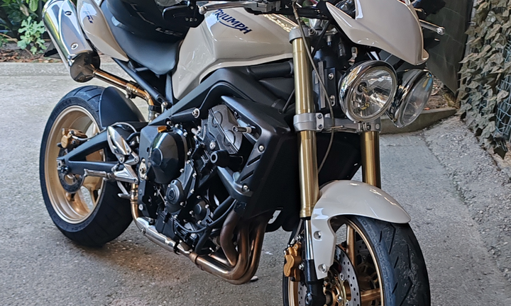 Triumph street triple