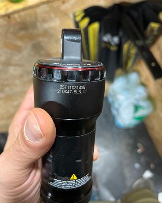 Mono rock shox 210x47.6
