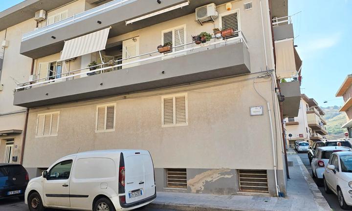 Locale artigianale, libero da subito