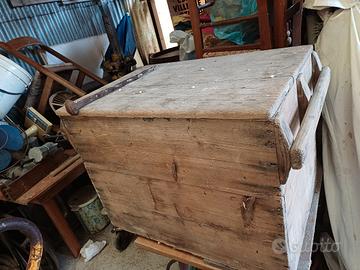 cassone in legno con coperchio 