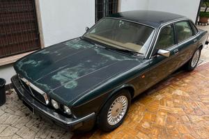 Jaguar XJ12 V12 6.0 Gold Edition
