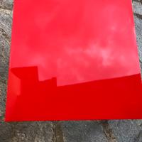 Tavolino piccolo più 2 ripiani muro