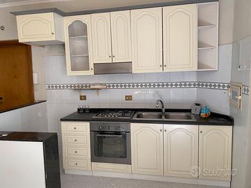 Cucina beige stile antico