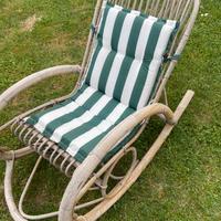 Sedia a dondolo in vimini